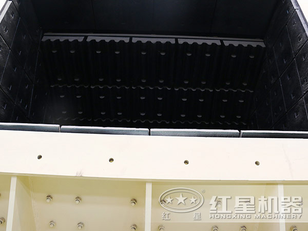 反擊式破碎機破碎煤矸石