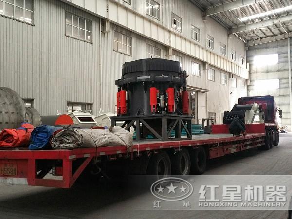 1200tph圓錐式碎石機裝車現場