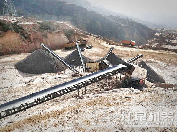 反擊式破碎機(jī)工作現(xiàn)場(chǎng)圖